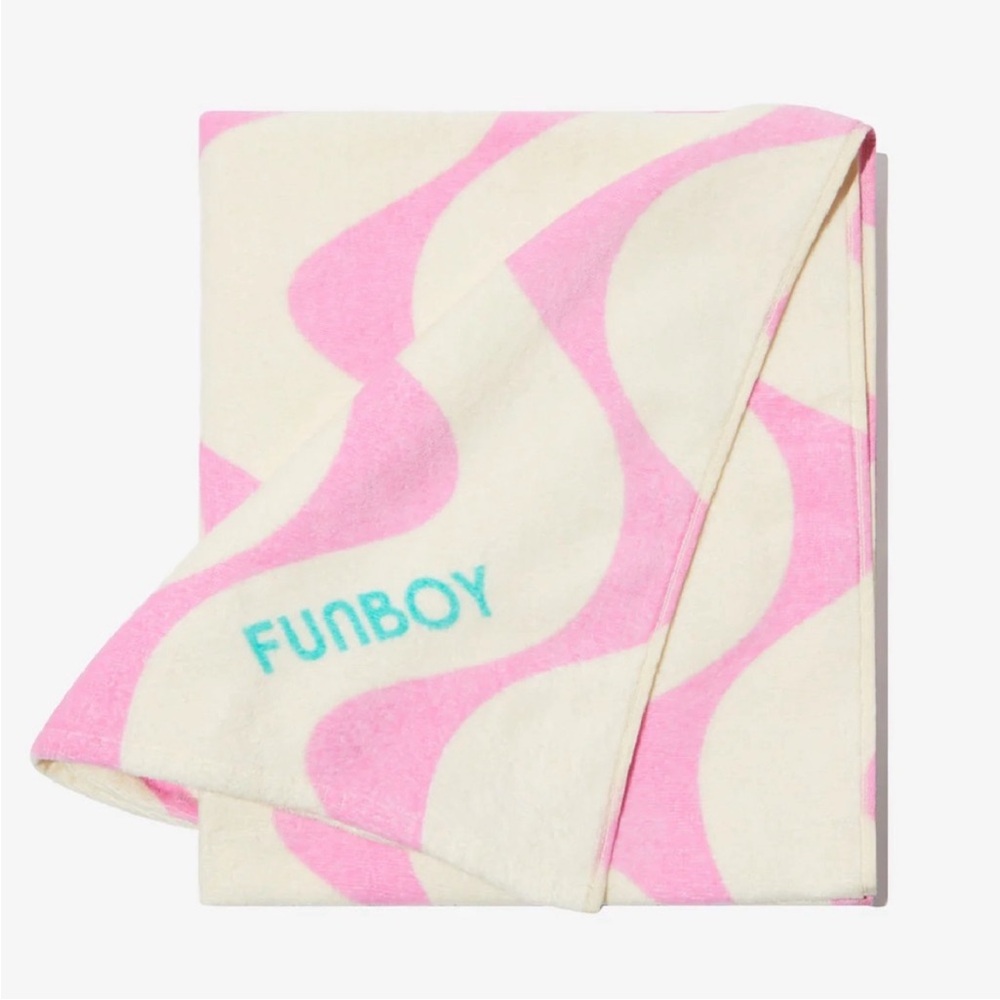 FUNBOY Leisure Club Cotton Beach Towel Pink Wavy Stripe and Solid 2-Sided 68x30